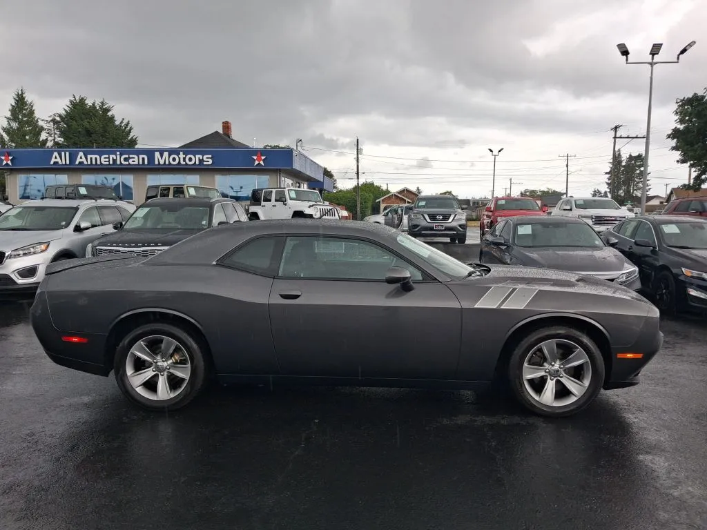 Dodge Challenger photo 10