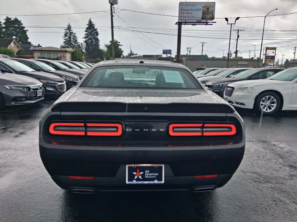 Dodge Challenger photo 8
