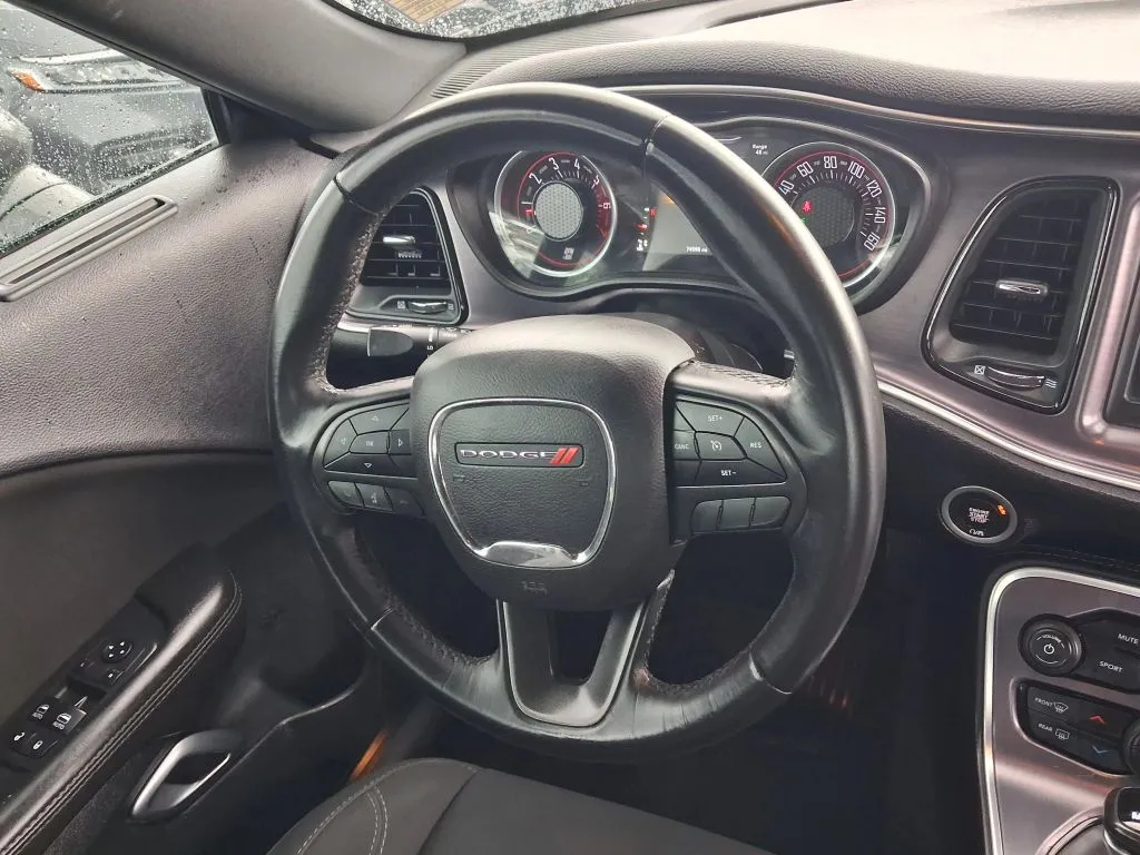 Dodge Challenger photo 15