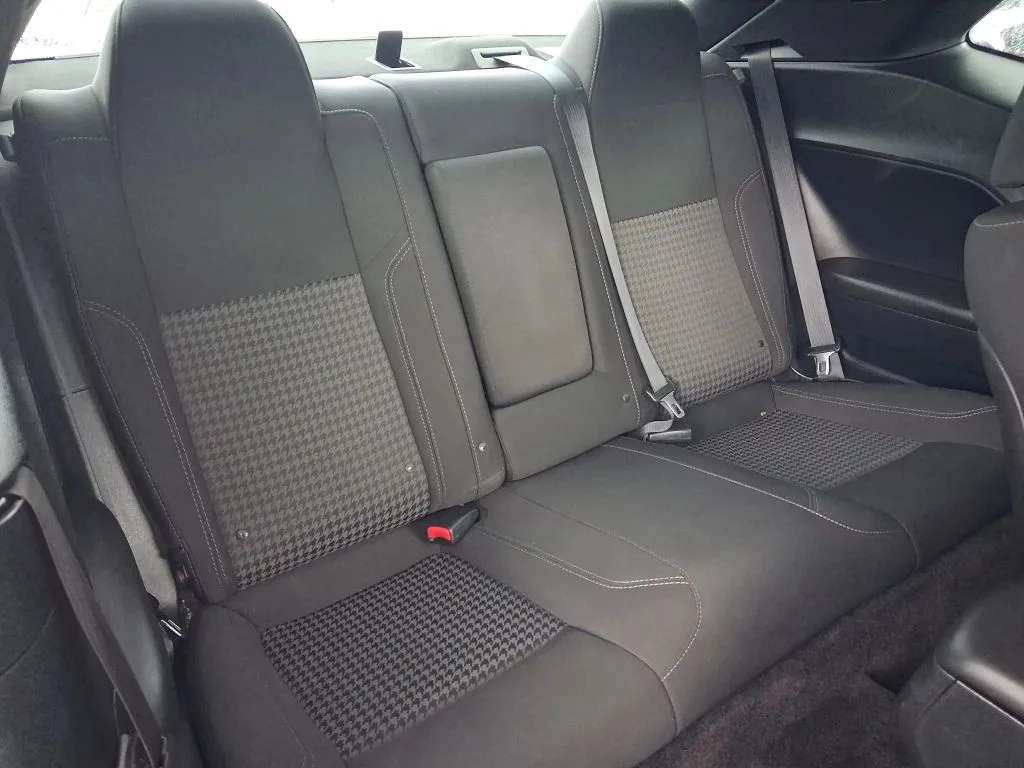 Dodge Challenger photo 12