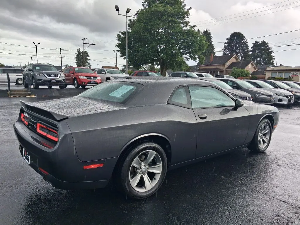 Dodge Challenger photo 9