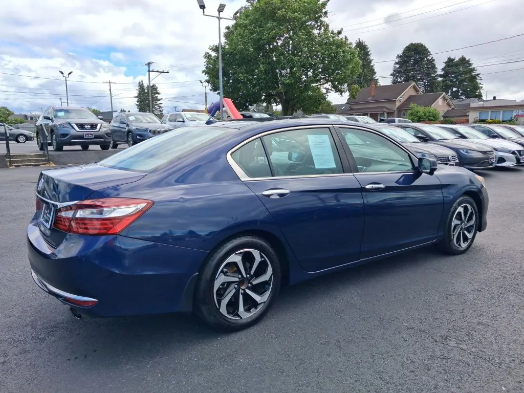 Honda Accord photo 10