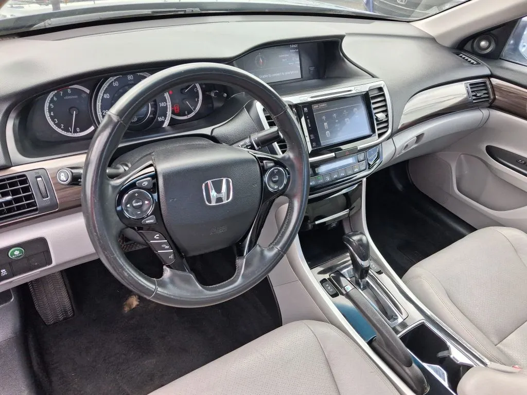 Honda Accord photo 23