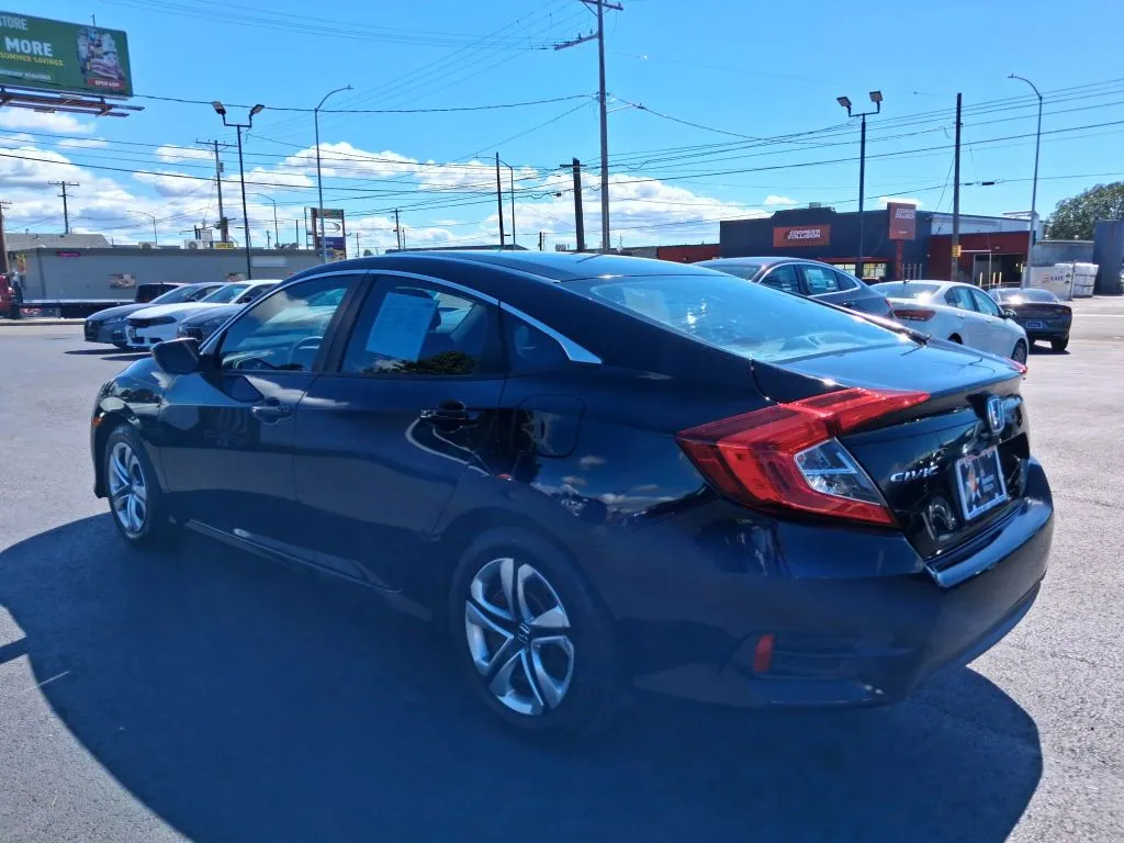 Honda Civic photo 5