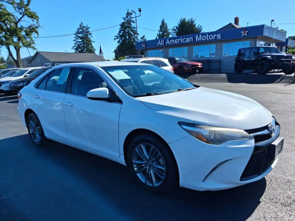 2017 Toyota Camry SE Sedan 4D