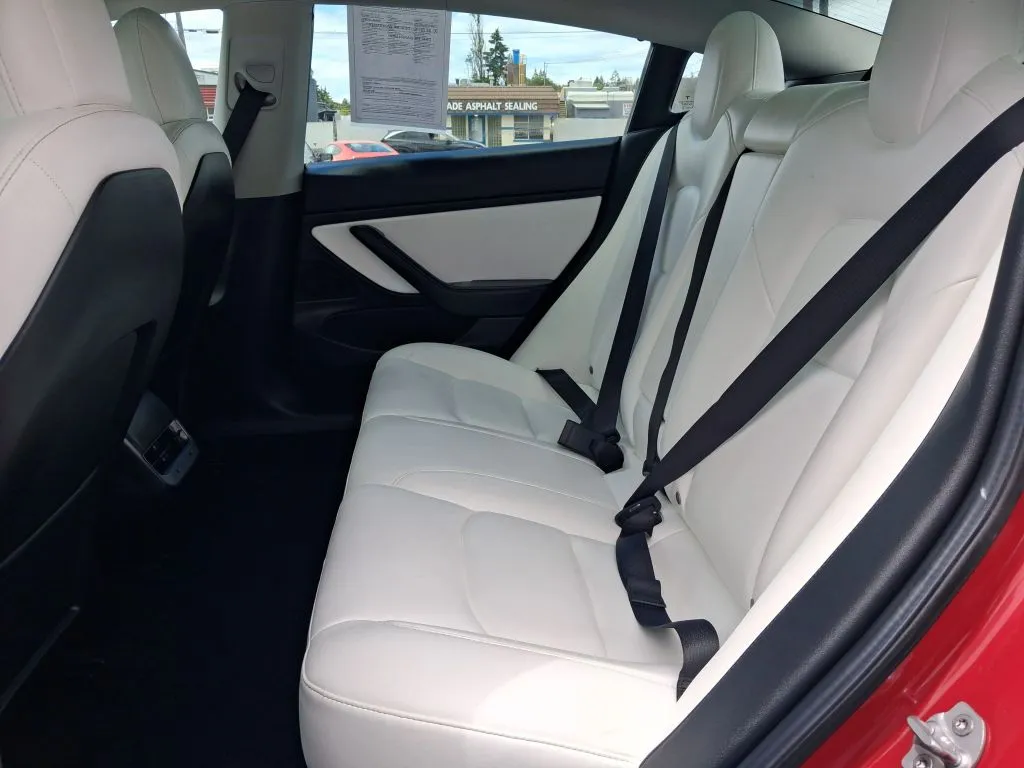 Tesla Model 3 photo 15