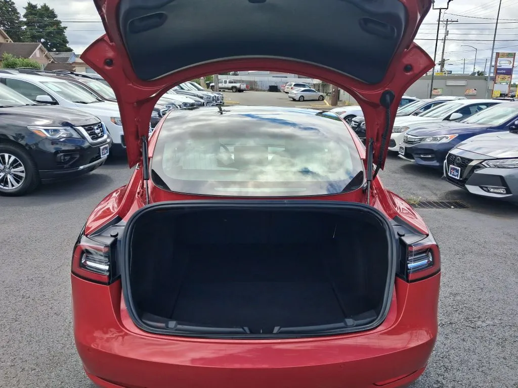 Tesla Model 3 photo 11