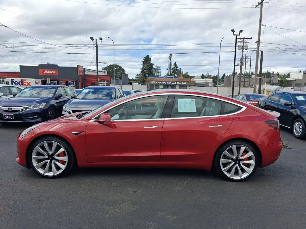 Tesla Model 3 photo 6
