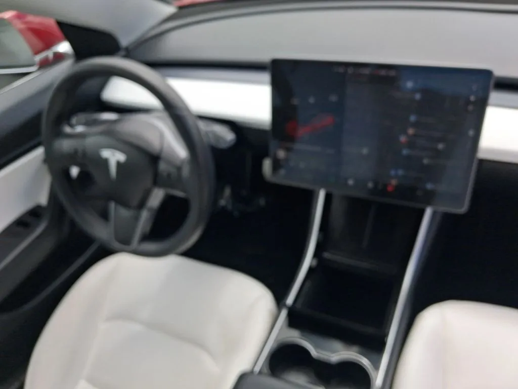 Tesla Model 3 photo 13