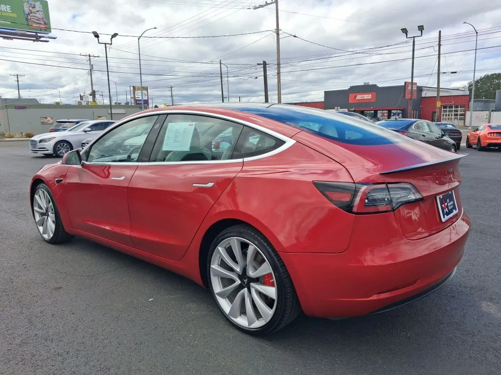 Tesla Model 3 photo 7