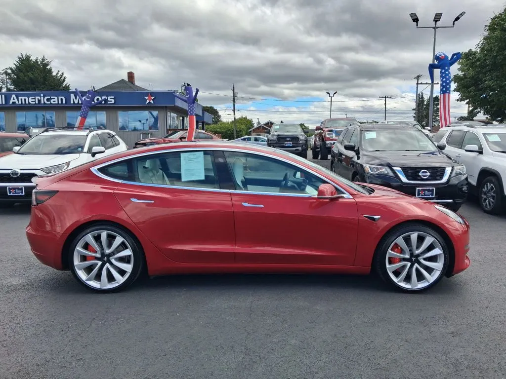 Tesla Model 3 photo 10
