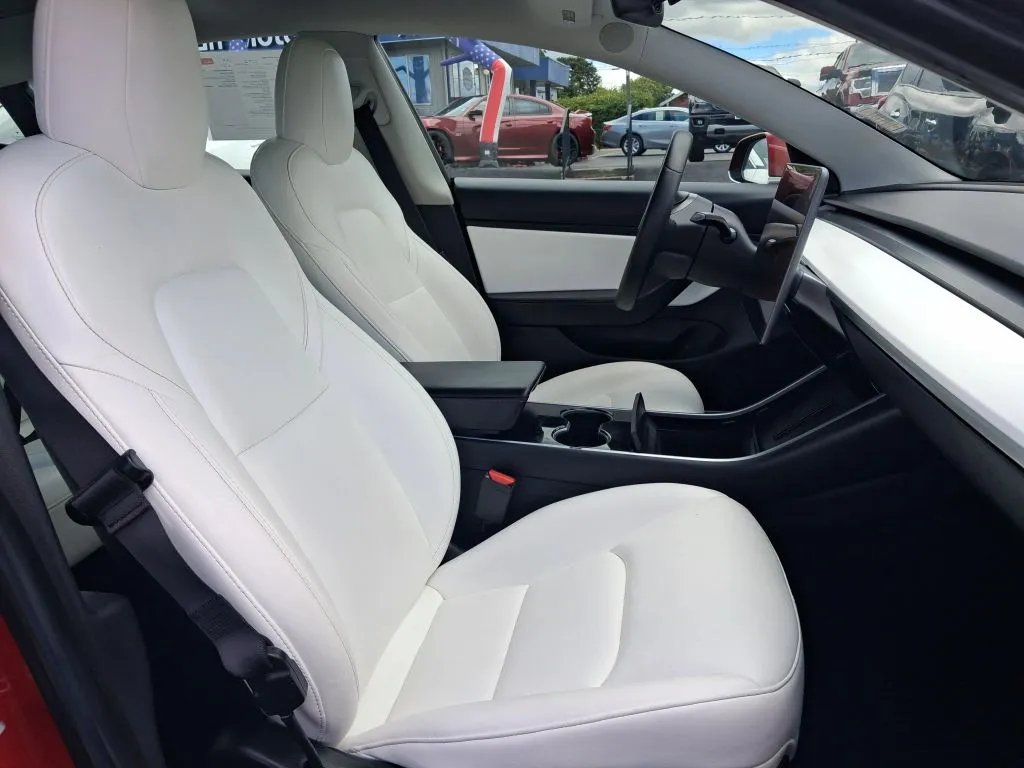 Tesla Model 3 photo 14
