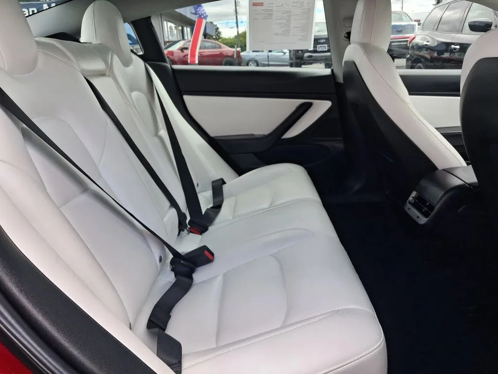 Tesla Model 3 photo 12