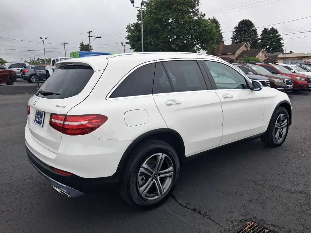 Mercedes-Benz GLC photo 10