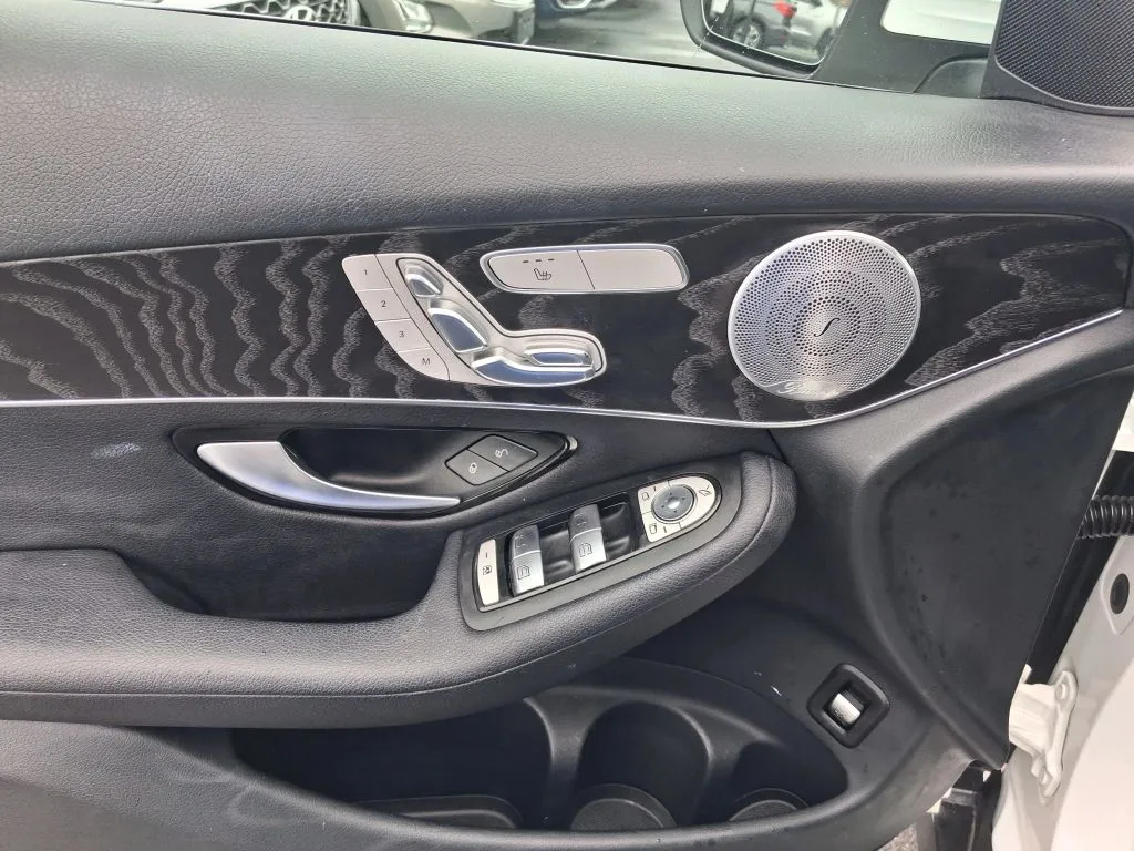Mercedes-Benz GLC photo 17