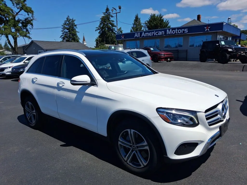White 2018 Mercedes-Benz GLC 300 4MATIC Sport Utility 4D for sale in Tacoma, WA