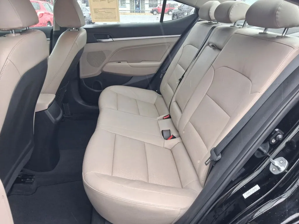 Hyundai Elantra photo 15