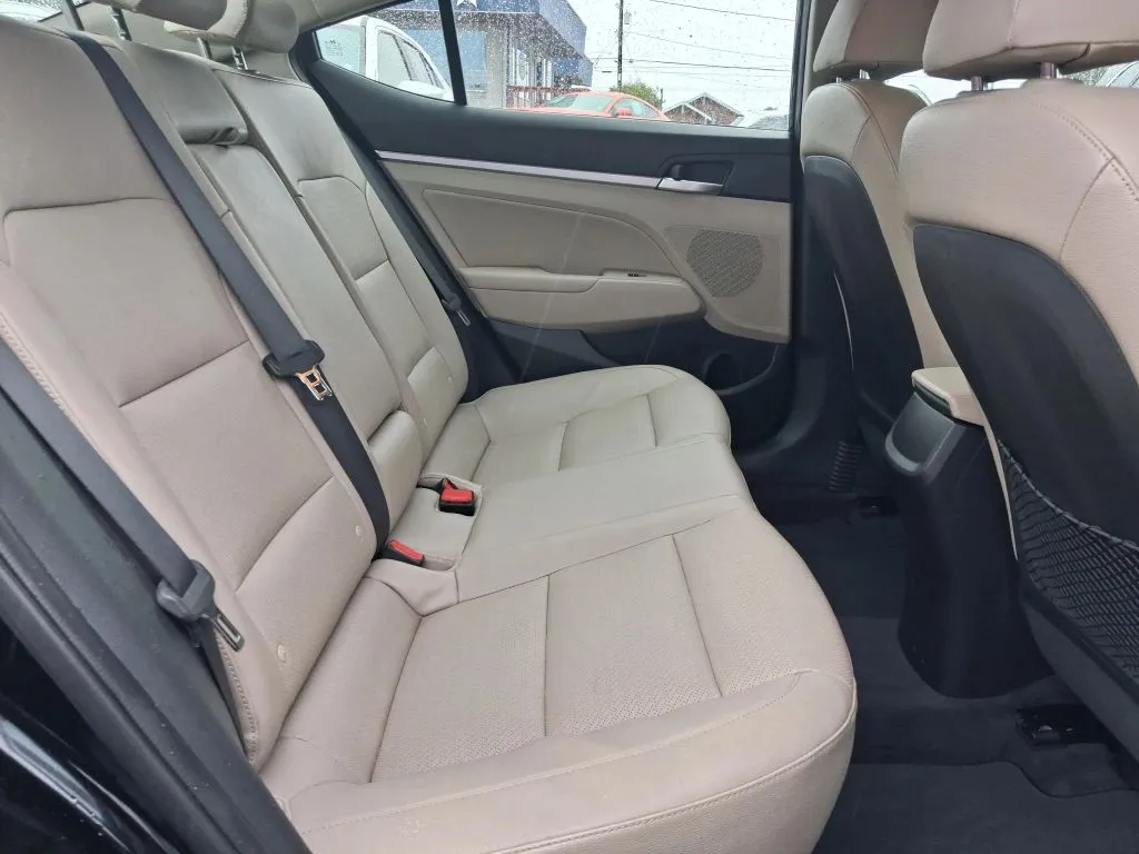 Hyundai Elantra photo 12