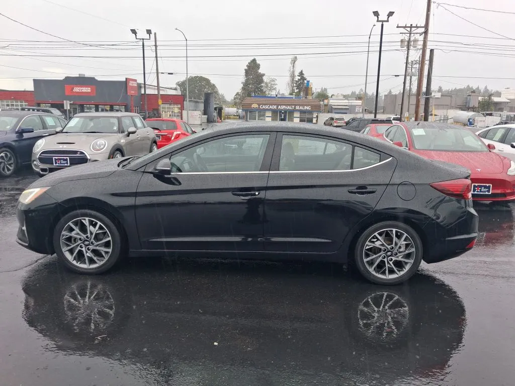 Hyundai Elantra photo 4