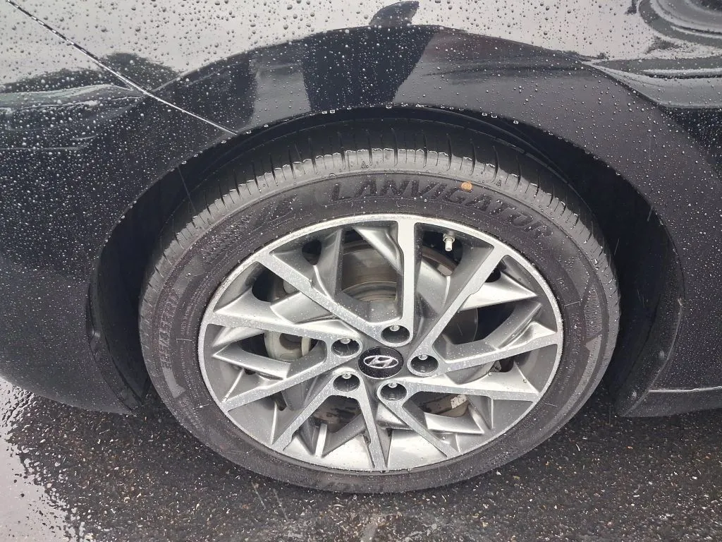 Hyundai Elantra photo 24