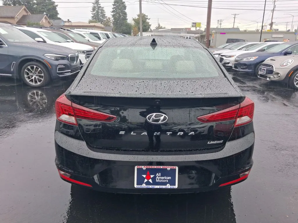 Hyundai Elantra photo 7