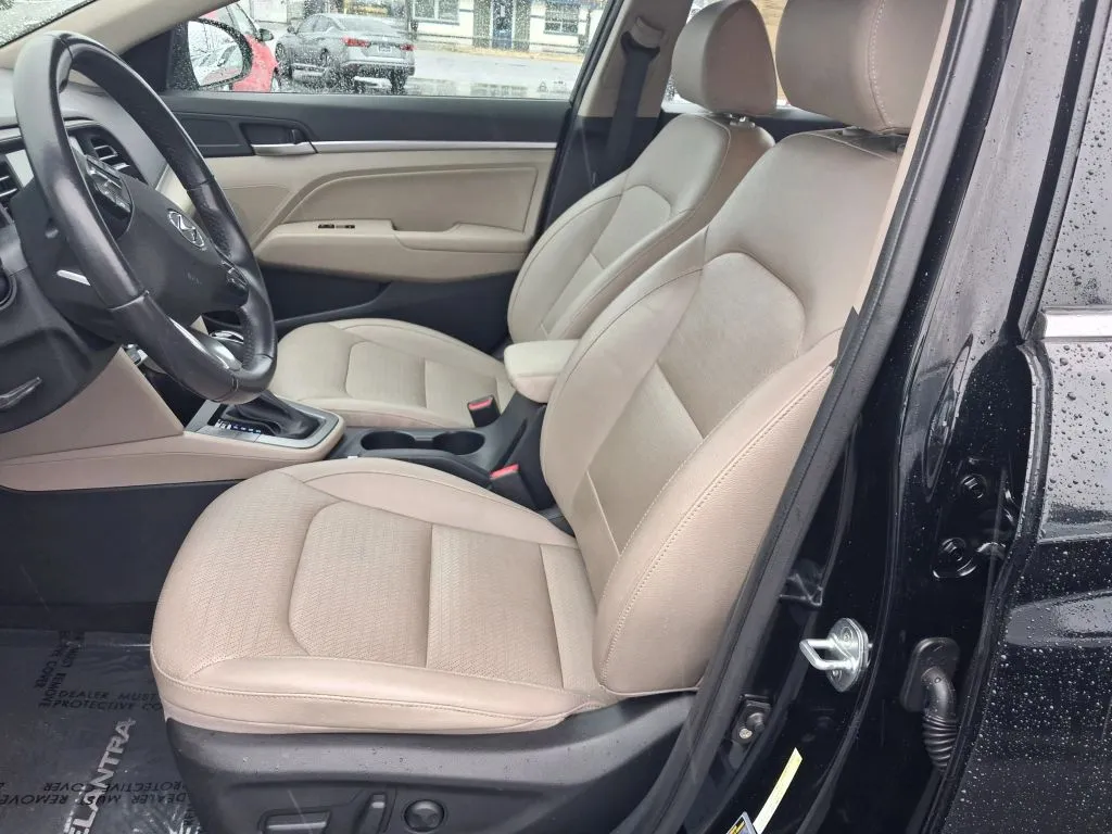 Hyundai Elantra photo 17