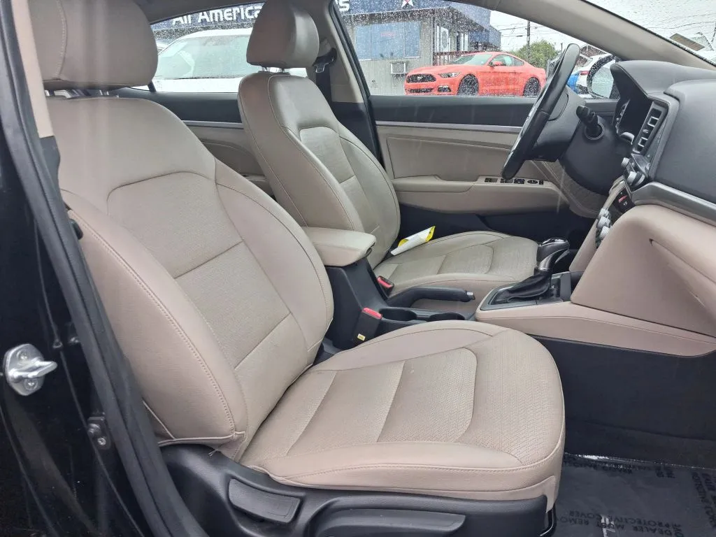 Hyundai Elantra photo 10