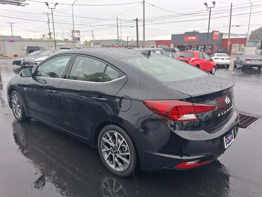 Hyundai Elantra photo 5