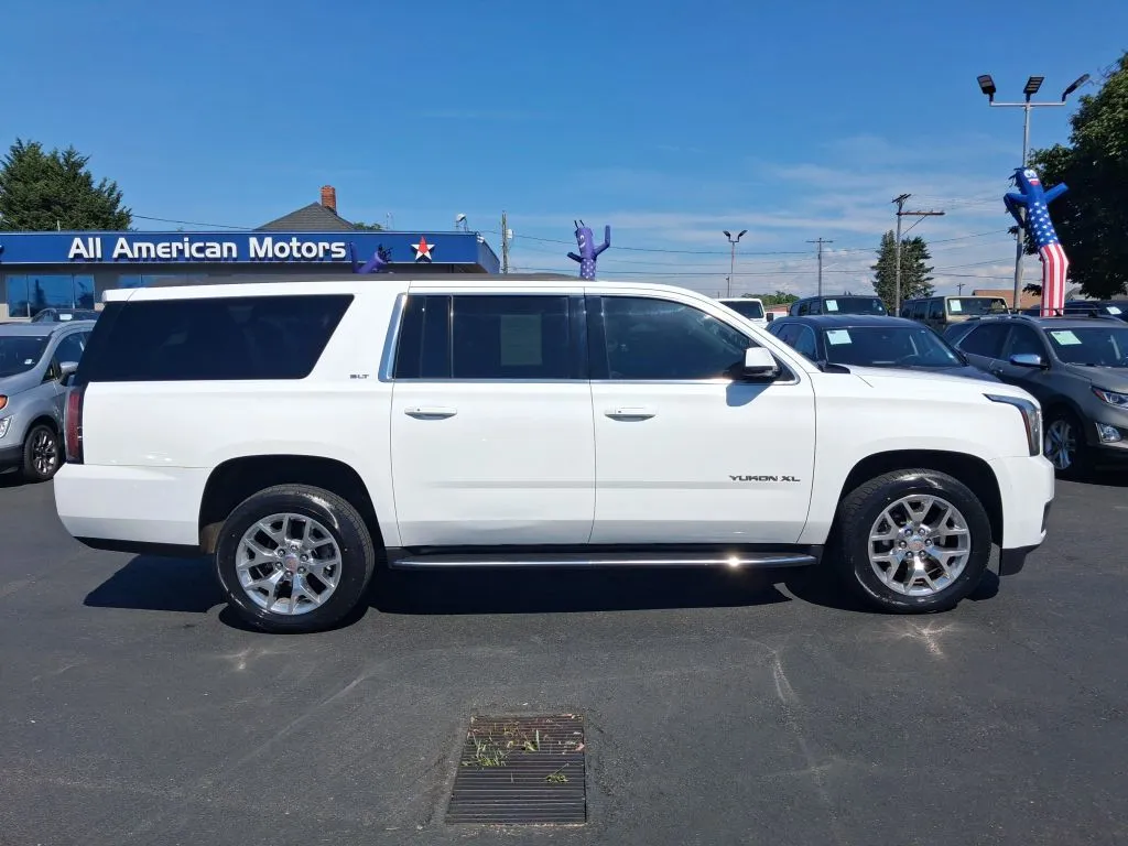 GMC Yukon XL photo 12