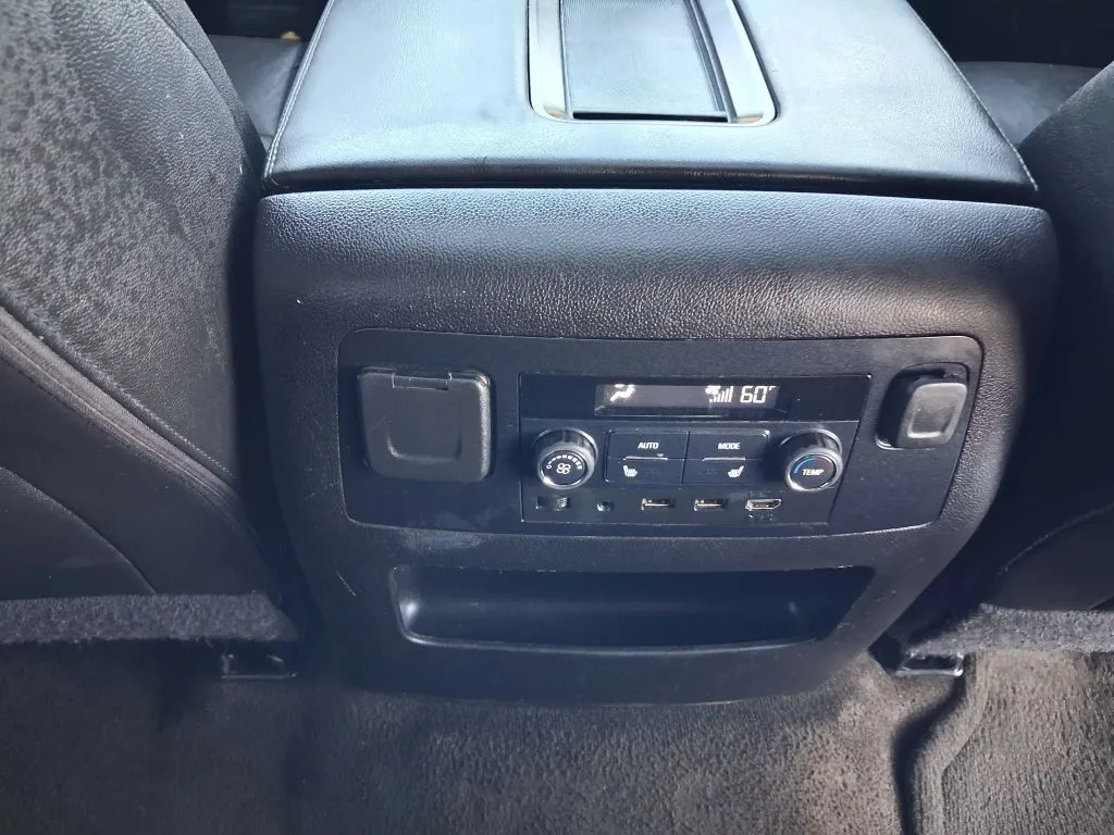 GMC Yukon XL photo 30