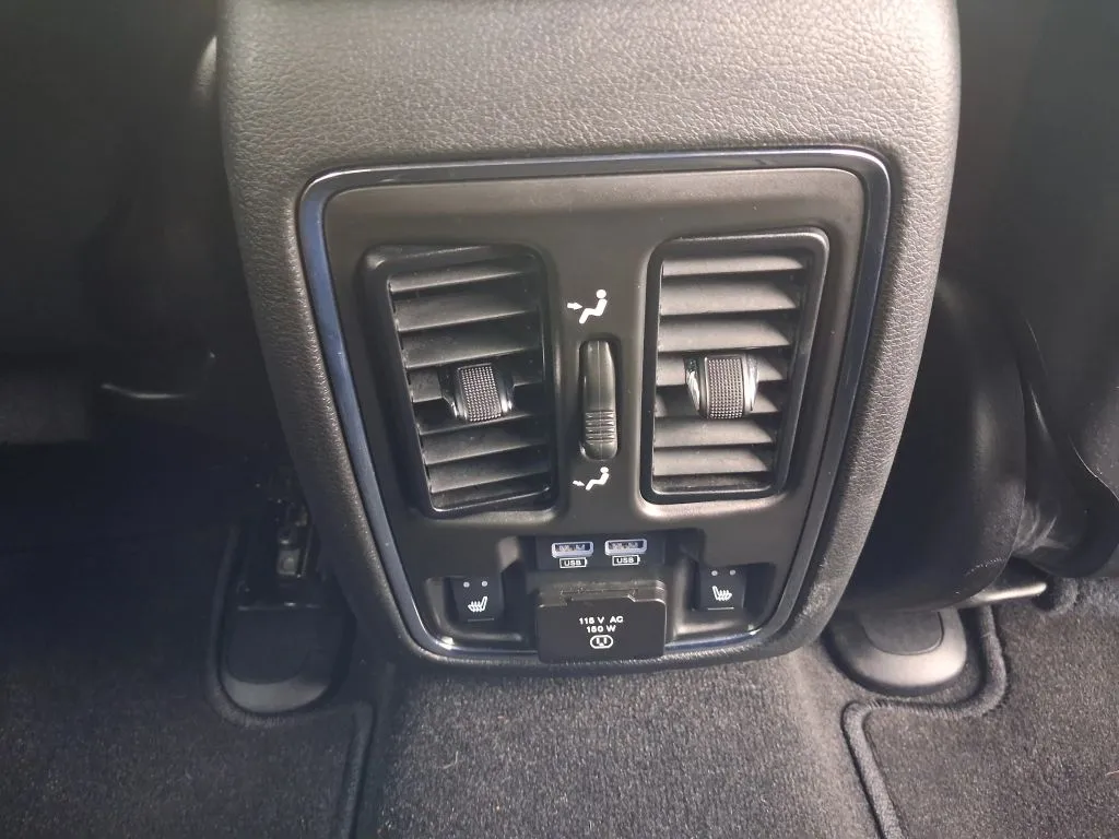 Jeep Grand Cherokee photo 13