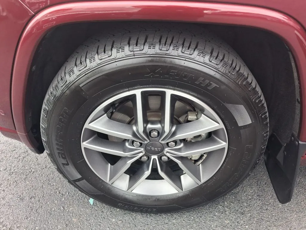 Jeep Grand Cherokee photo 24