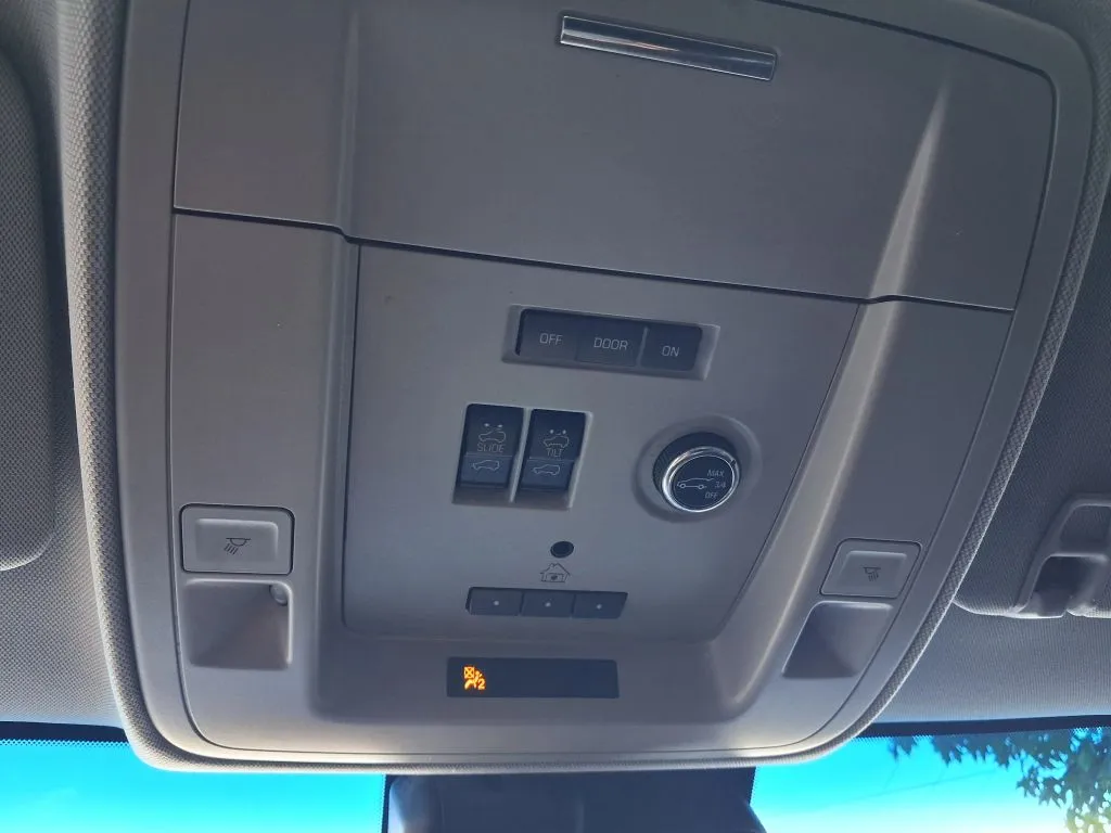 Chevrolet Tahoe photo 15