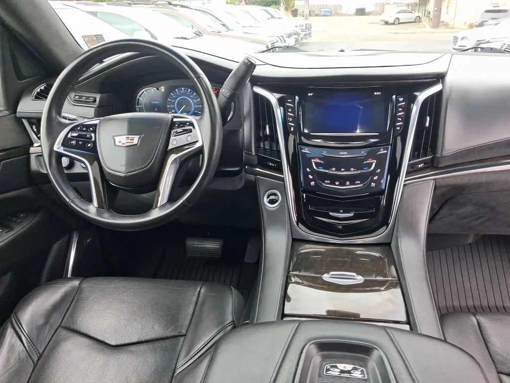Cadillac Escalade photo 14