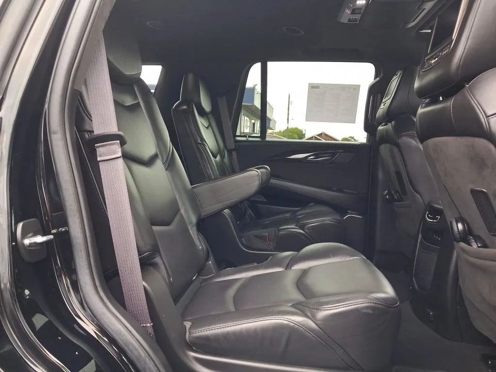 Cadillac Escalade photo 12