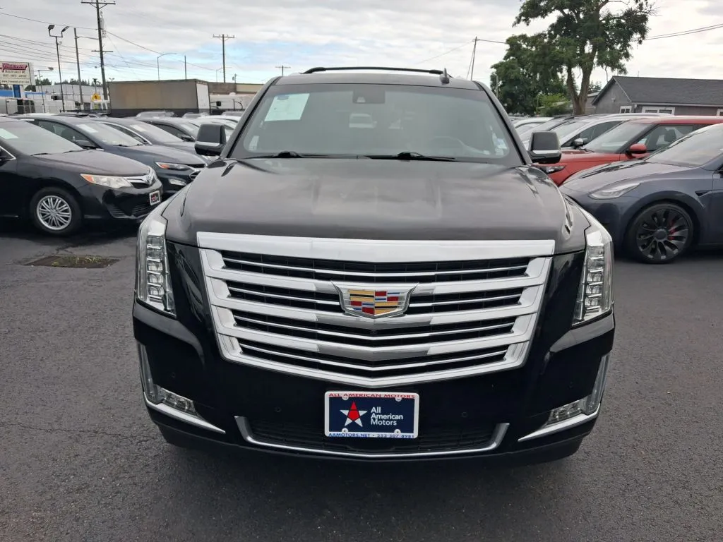 Cadillac Escalade photo 2
