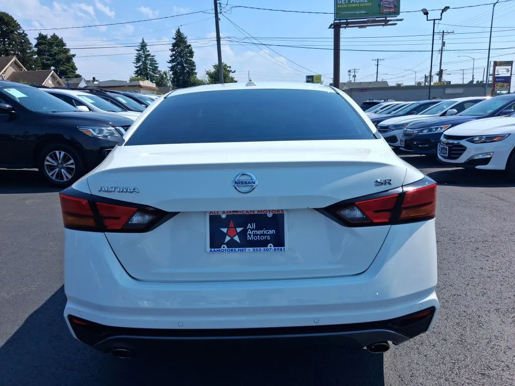 Nissan Altima photo 8