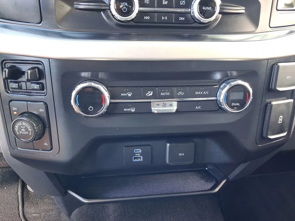 Ford F-150 photo 18
