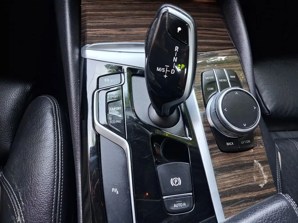 BMW 5 Series photo 14