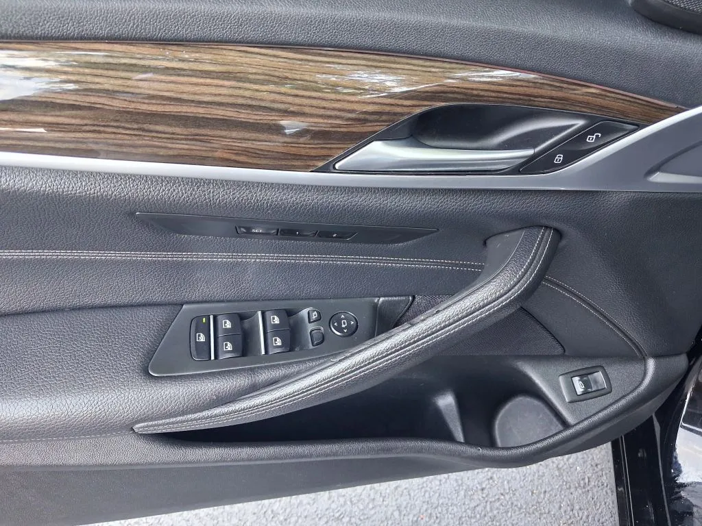 BMW 5 Series photo 15