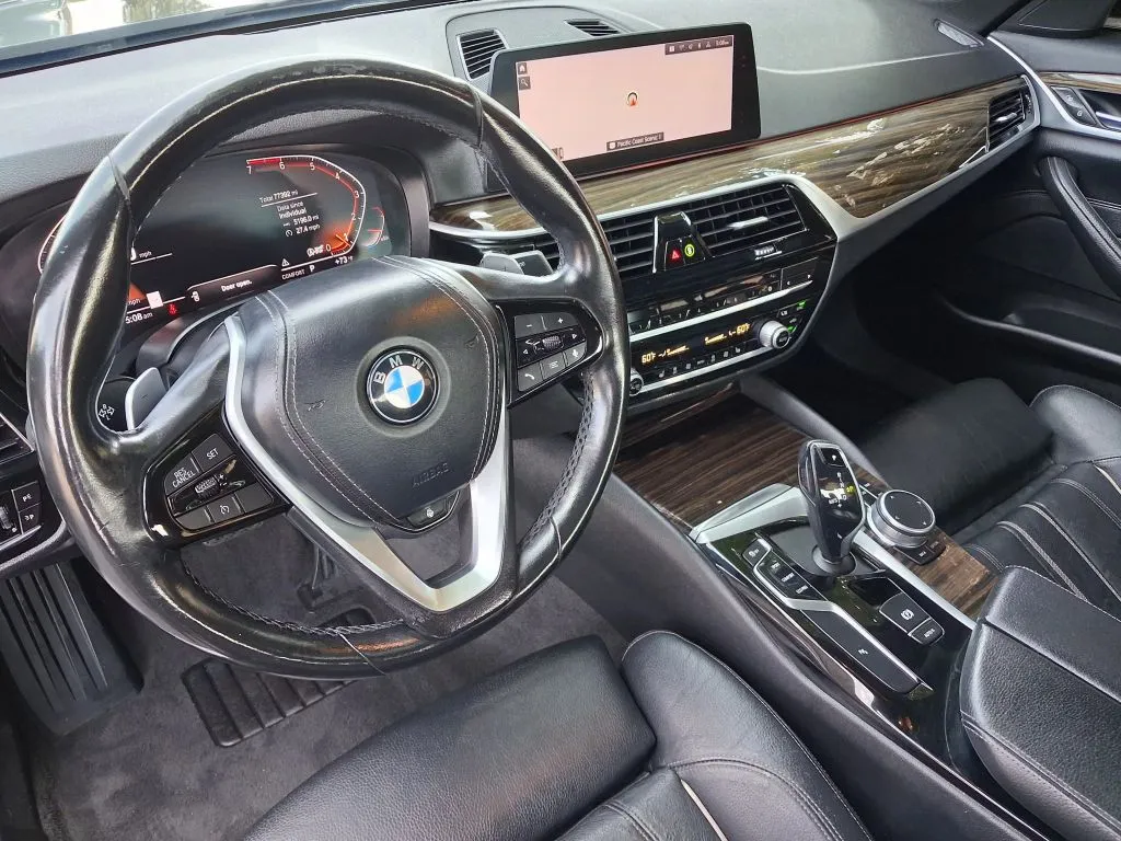 BMW 5 Series photo 16