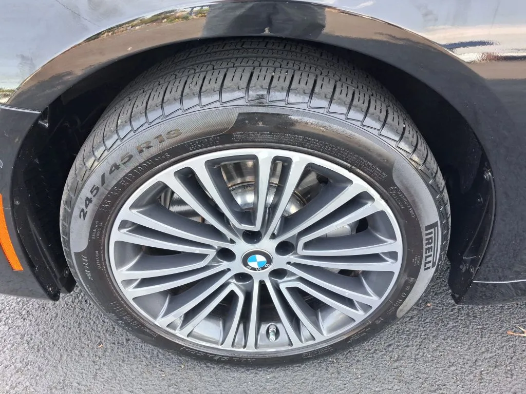 BMW 5 Series photo 25