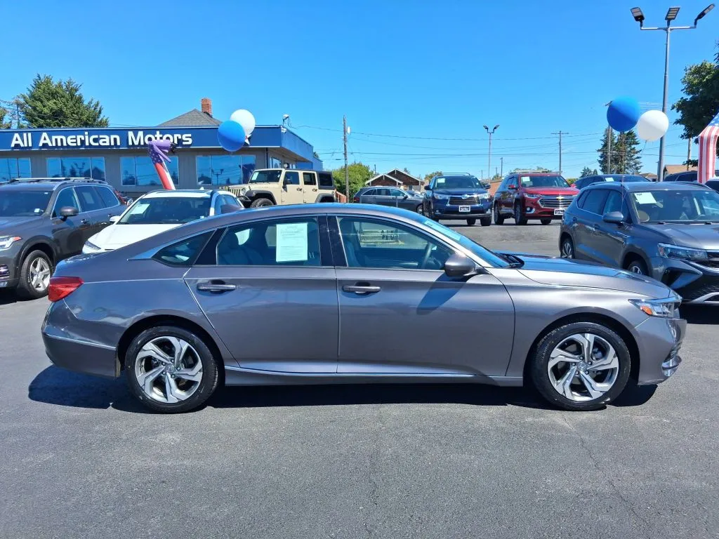 Honda Accord photo 8