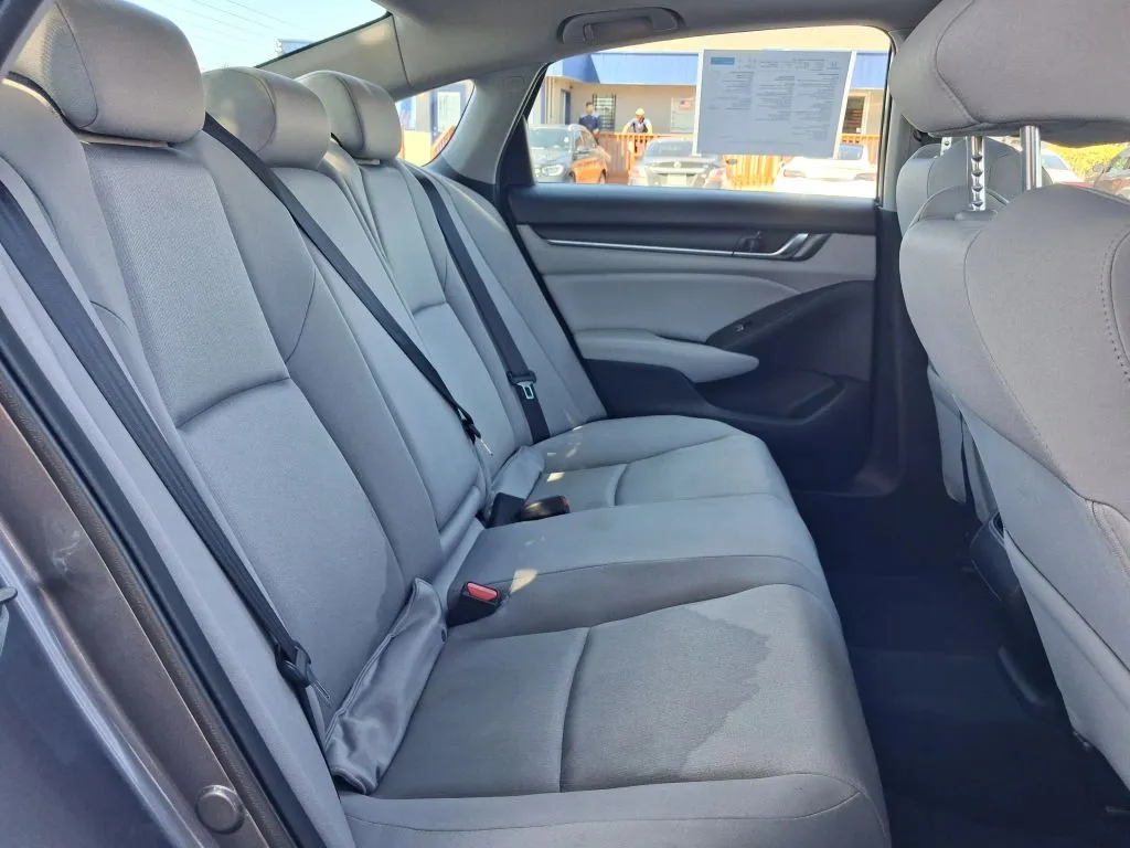 Honda Accord photo 17