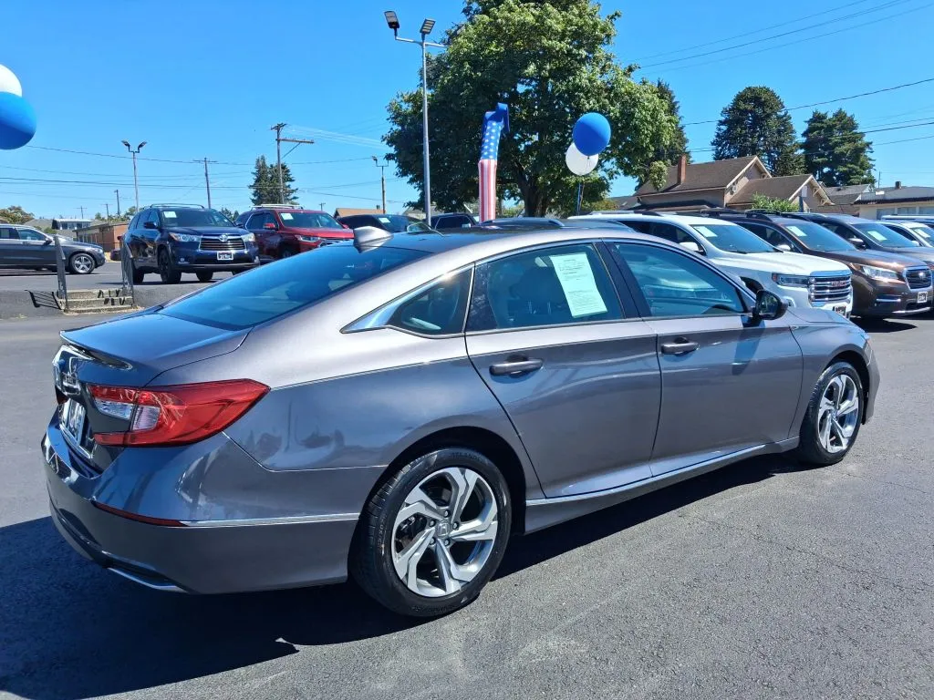 Honda Accord photo 7