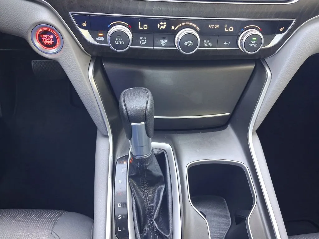 Honda Accord photo 11