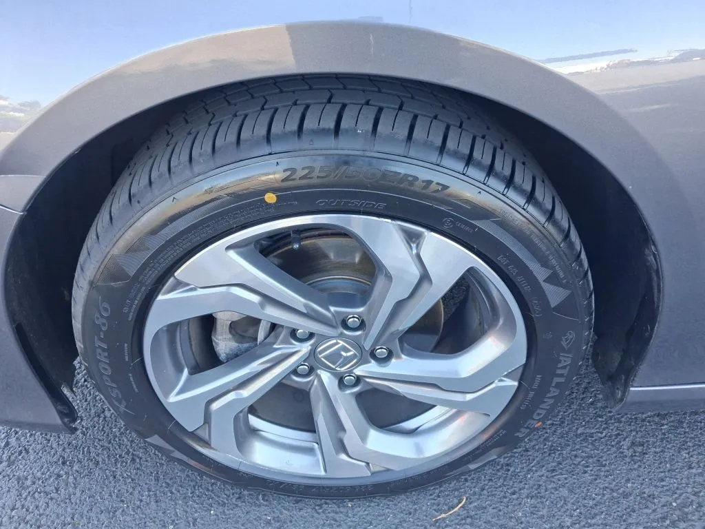 Honda Accord photo 20