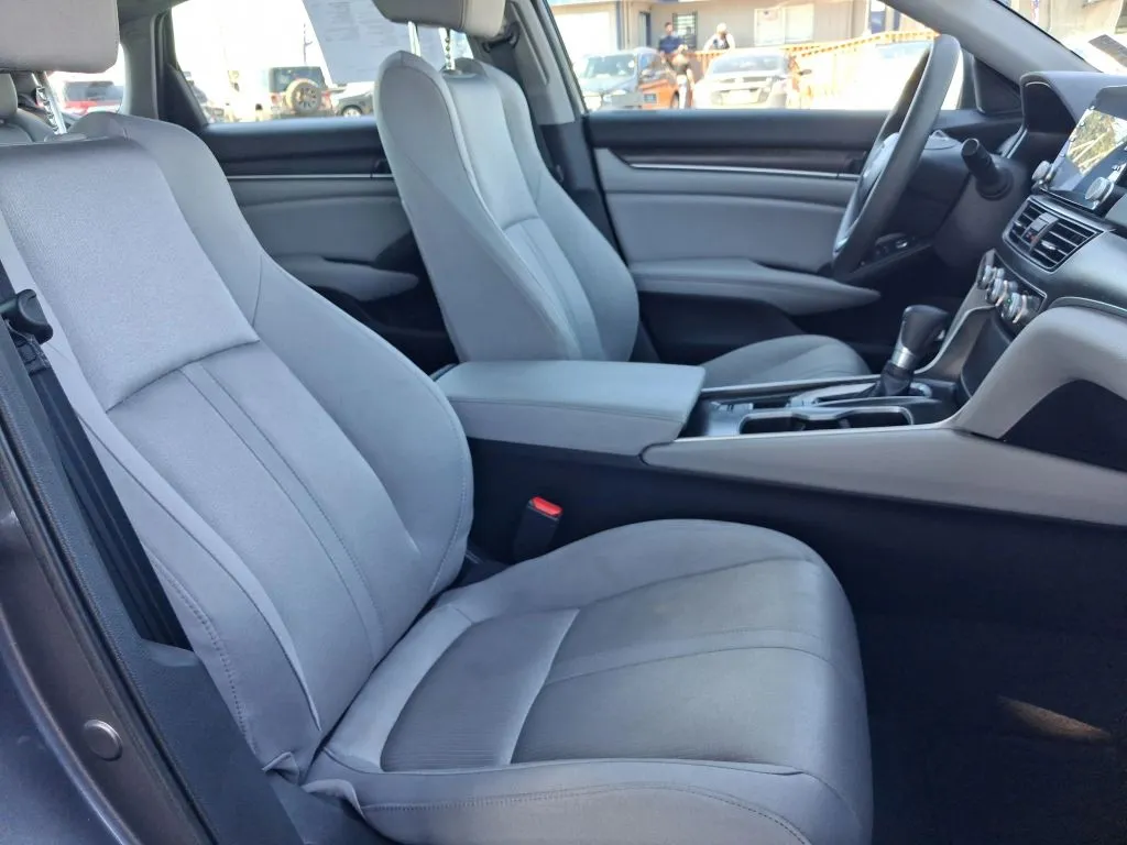 Honda Accord photo 18