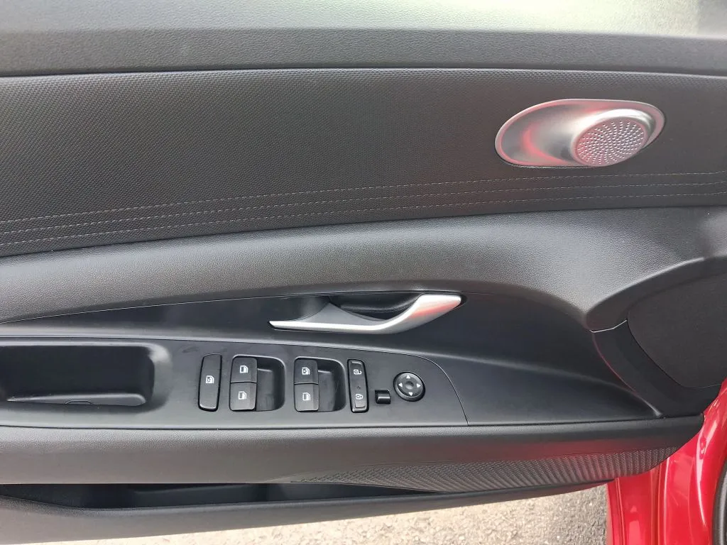 Hyundai Elantra photo 16