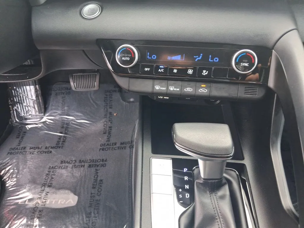 Hyundai Elantra photo 19